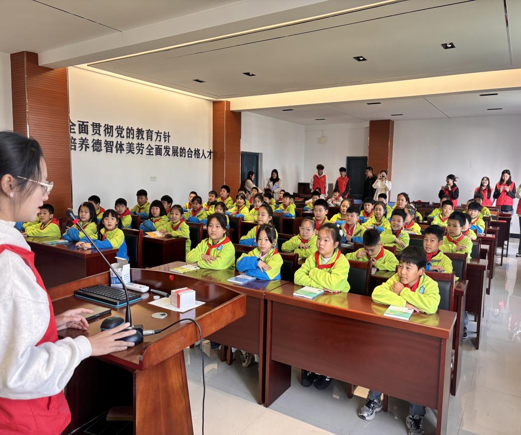 蚌埠工商学院国际商务学院“书海育苗,共植未来”公益活动圆满结束